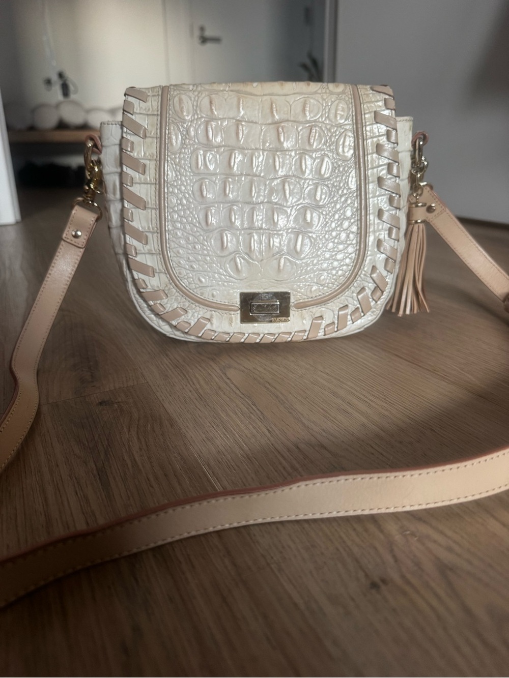 EUC Brahmin Cream and Tan Croc-Embossed Crossbody Bag